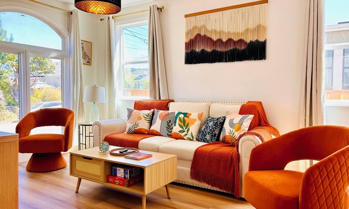 Bushrod House | 2BD/2BA Luxurious Retreat near UC Berkeley with Fire Pit & Outdoor Dining