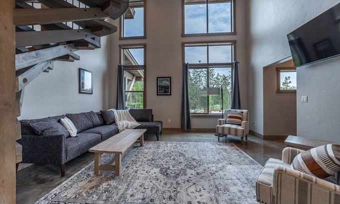 Coram Condo | 2bd/2ba Stunning Condo-Stay Near Glacier- Private Hot Tub- King Bed #4-4