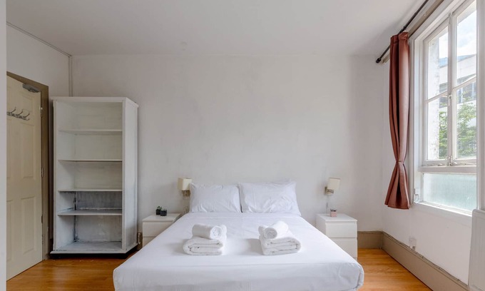 Bishopsgate Apartment | 2BD Flat with Private Balcony - Shoreditch
