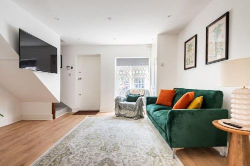 Snaresbrook House | 2BD Mews House, Wanstead