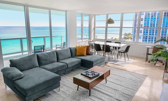 Mid Beach Apartment | 2bd Oceanfront Master Ste OceanView w/balcony, Pool, nearby dining, beach access