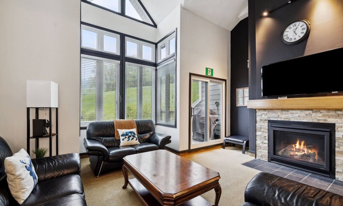 The Blue Mountains Condo | 2BDR Blue Mountain Slopeside Condo