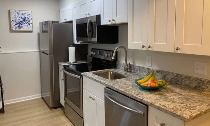 Lake Ridge Apartment | 2Bed 1 bath new lower apartment