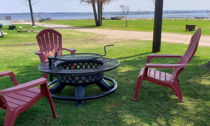 Gladstone Cottage | 2bed 1bath LAKE MI Fishing Cabin WiFi AC Deck Firepit Kayak Paddle Boat Dock #8
