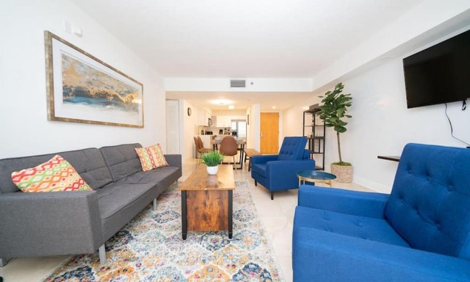 Brickell House | 2Bed 2 Bath Airbnb Friendly building with Pool, Hot Tub, and Gym