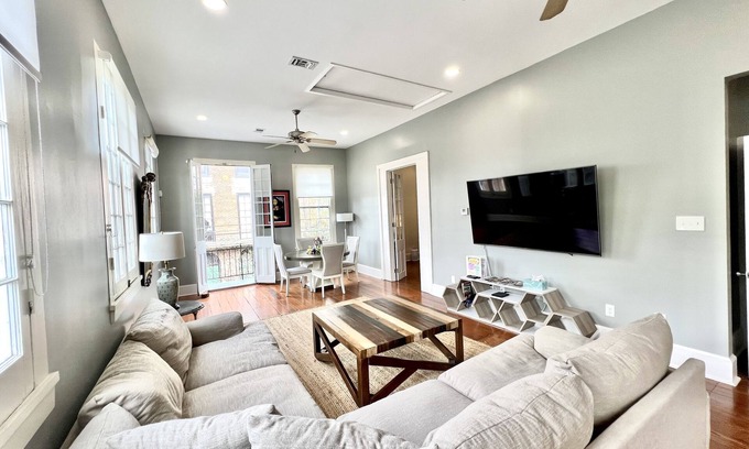 Bywater Apartment | 2bed/2bath Marigny Retreat w/Private Balcony & Courtyard, 6 blks to Frenchmen