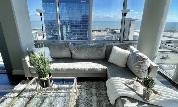 Near South Side Apartment | 2BED+2BATH Penthouse In South Loop Chicago