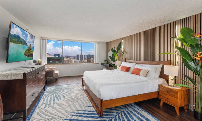 Waikiki Condo | 2bed/2bath Penthouse Ocean View.Recent Luxurious Renovation
