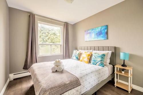 Hamilton Apartment | 2Bedroom Condo unit- Near DT Hamilton