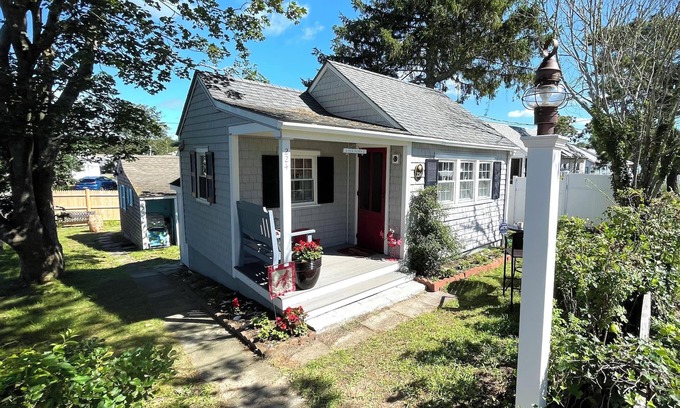 Dennis Port Cottage | 2BR/1B Cottage @ Chases Ocean Grove w/ocean view and private beach
