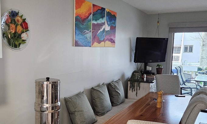 Bethany Beach Condo | 2br, 2 bath {newly renovated} tennis-lovers cottage 0.5 miles from the beach!