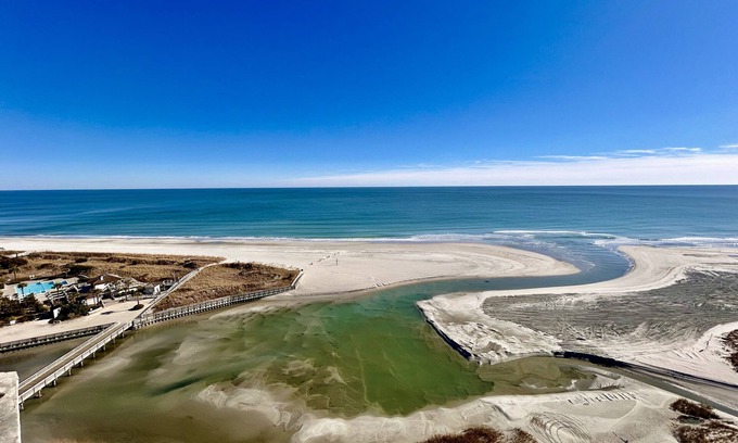 Briarcliffe Acres Condo | 2BR/2BA 15th Floor Penthouse, 10ft Ceilings -this view is out of this world!