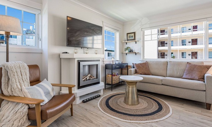 Alki House | 2BR 2BA Alki Beach Dream Location with Patio, Barbecue and Balcony