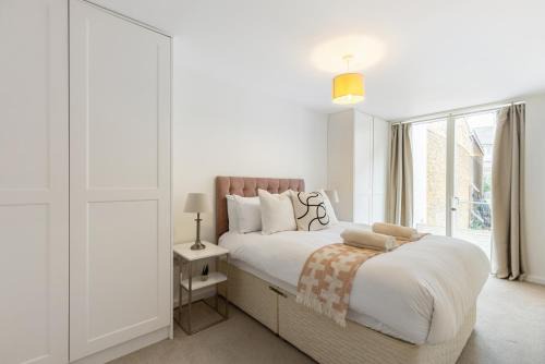 Larkhall Apartment | 2BR 2BA Balcony Clapham North