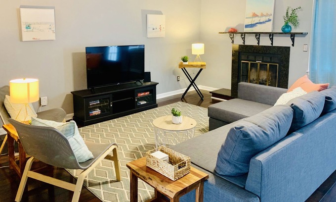Norfolk - Virginia Beach House | 2BR/2BA beach-chic townhome, short drive to Beach!