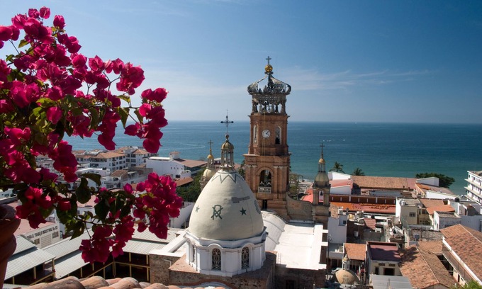 Emiliano Zapata Condo | 2BR/2BA In Romantic Zone/Beach Access Best Rooftop Ocean View Pool Deck