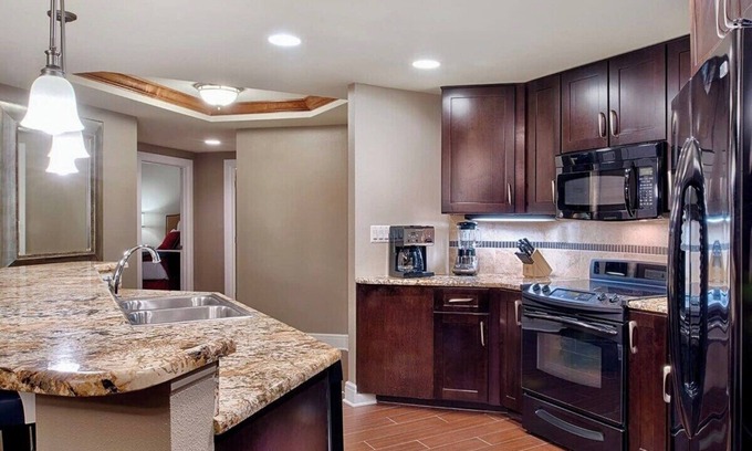 Potomac West Condo | 2BR/2BA Oxon Hill Apartment 4 Beds