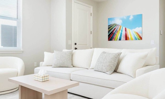 Glendale Apartment | 2BR/2BA w/3 Beds Prime Location