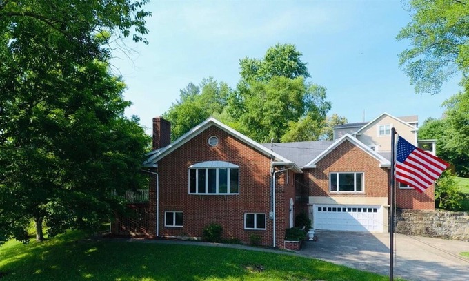 Beattyville House | 2BR/2BA Work/Play in the RRG