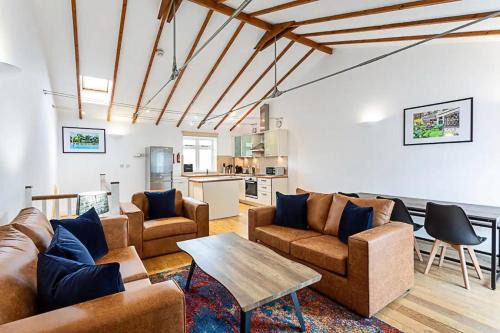 Hackney House | 2BR , 50" TV, Nespresso machine, direct access