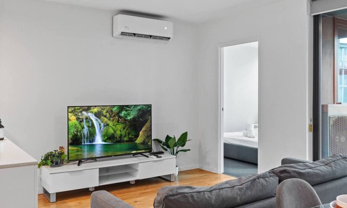 South Brisbane Apartment | 2BR Apartment in Prime Location