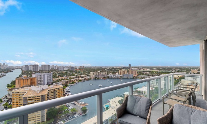 Hallandale Beach Apartment | 2BR Apartment with Balcony, Pool and Amenities