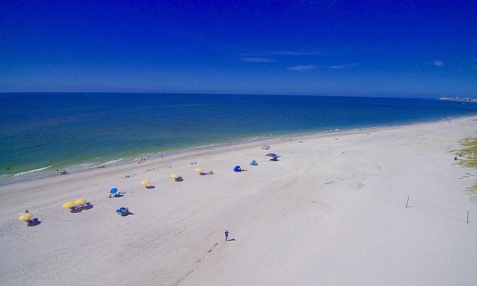 Treasure Island Condo | 2BR Beachfront Condo: Romantic Getaway
