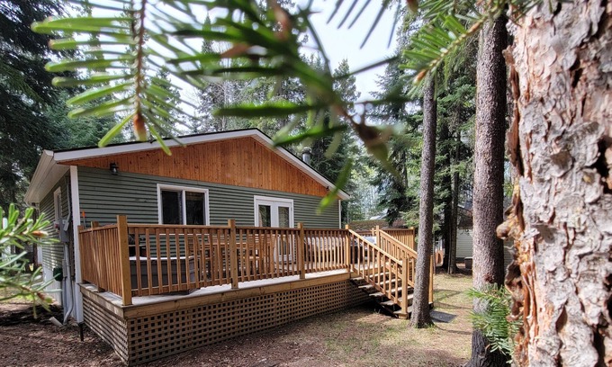West Central Saskatchewan Cabin | 2BR cabin, XL treed lot, fireplace, pet friendly,Wifi, great fishing @ Delaronde
