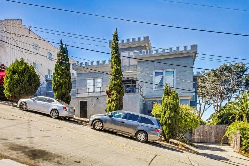 Silver Terrace House | 2br Castle On The Hill Wviews