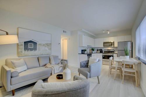 Imperial Point Apartment | 2BR Cozy FLL Retreat!