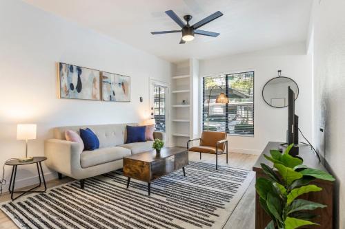 Kierland Apartment | 2BR CozySuites at Kierland Commons with pool #02