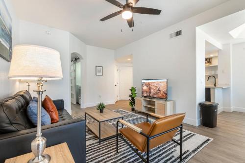 Kierland Apartment | 2BR CozySuites at Kierland Commons with pool #05