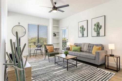 Kierland Apartment | 2BR CozySuites at Kierland Commons with pool #10
