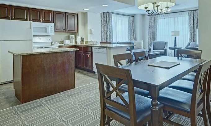 Old Town West Condo | 2br Deluxe Condo Steeped in US History!