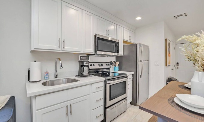 Coronado House | 2BR Desert Retreat Central Phoenix