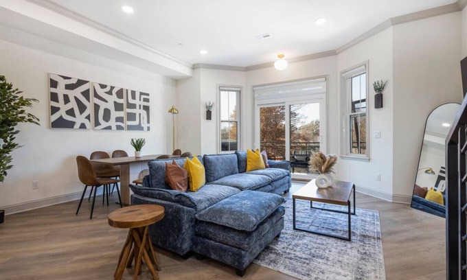 North Philadelphia West Apartment | 2BR | Fairmount Park | 10 mins to DT | Sleeps 8!