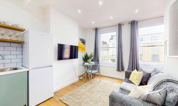 Greenwich Apartment | 2BR Flat 5 Min Walk to New Cross Station