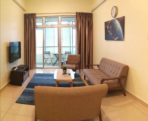 Tebrau Apartment | 2BR FREE WiFi near Austin Water Themepark (1-5pax)