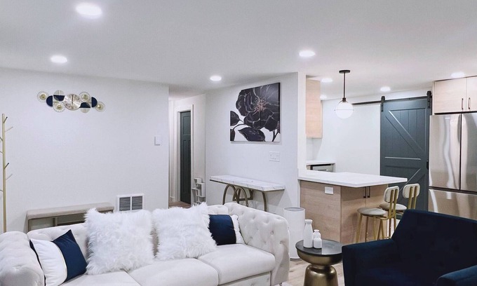 Mountlake Terrace House | 2BR Guest Suite at The Blue House