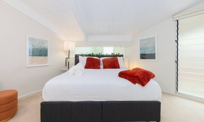Teneriffe Apartment | 2BR Heritage Near River, CBD, Pool + 2 Carparks