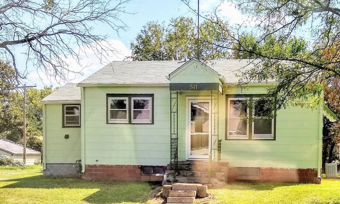 Wilson House | 2BR house close to Lake Wilson, epic MTB trails, I-70, world's largest Czech egg