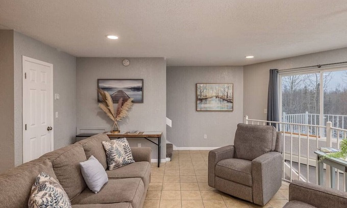 Wasilla House | 2BR Lakeside Bungalow Haven