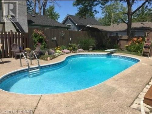 Fort Erie House | 2BR Lakeside Oasis with BBQ and Pool