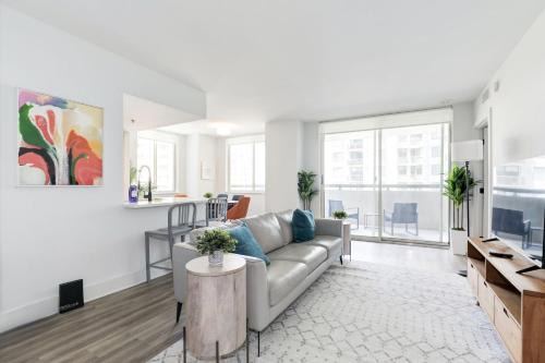 Crystal City Apartment | 2BR Luxury Apartment Near DC & Airport