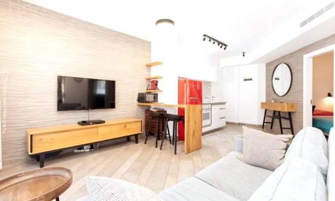 Haifa Apartment | 2BR Luxury Apartment on The Beach balcony SEA view