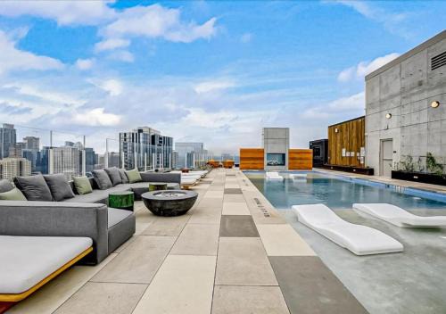 Rainey Street Historic District Apartment | 2BR Luxury with Views and Rooftop pool in Austin