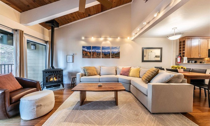 Alpine Meadows Condo | 2BR Mins to Alpine Base Area at Palisades!