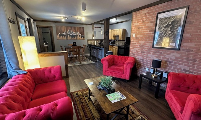 Lake Placid Condo | 2br Modern Condo #8 Walk to Main St & Mirror Lake