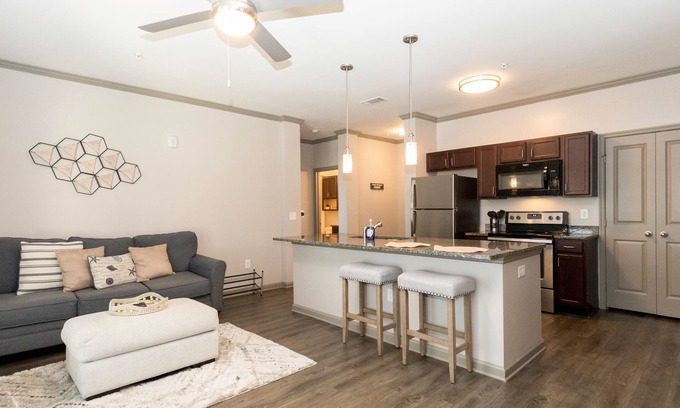 South Nashville Apartment | 2br Near Downtown+Parking+Pooln