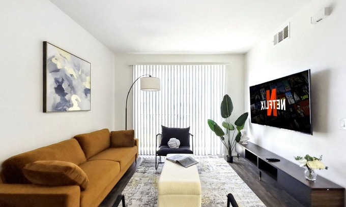 Marina del Rey Apartment | 2BR Oasis in Marina Del Rey|Pool,Jacuzzi & Parking